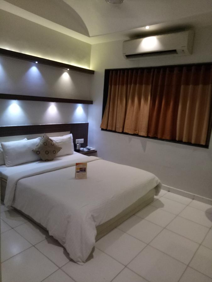 Prithvi Hotels Ahmedabad Eksteriør billede